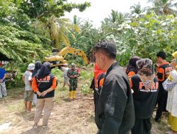 Forum PRB Tarahan Bersatu Bersama Masyarakat Bersihkan Sampah Paska Banjir 