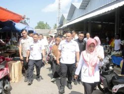 Pastikan Stabilitas Harga, Nanang Ermanto Pantau Bahan Pokok di Pasar Inpres Kalianda