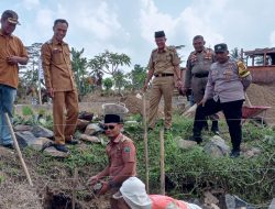Manfaatkan DD, Desa Talang Way Sulan Bangun TPT Makam Dusun Way Sulan