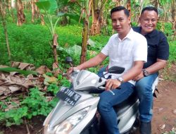 Dibonceng Naik Motor, Nanang Ermanto Tembus Lokasi Bedah Rumah Yang Sulit Terjangkau
