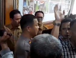 Aksi Demonstrasi di Dinas  PUPR Lamsel Ricuh:  Kadis PUPR Nyaris Baku Hantam dengan Masa Aksi