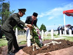 Gubernur Jabar Dua Periode Nana Nuriana Dimakamkan di Taman Makam Pahlawan Cikutra