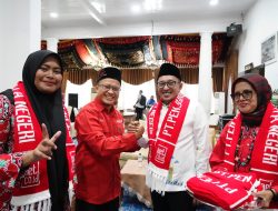 Lepas Jamaah Umroh, Bupati Eka Putra Harap Jamaah Doakan Tanah Datar