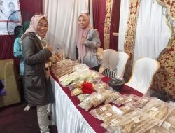 Terletak di Pesisir Pantai, Stand Desa Rangai Tritunggal Pamerkan Produk Unggulan UMKM Kerajinan Keong dan Ikan Asin