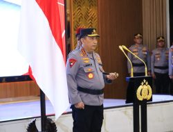 Kapolri Pimpin Upacara Kenaikan Pangkat 16 Perwira Tinggi Polri