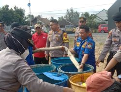 Polres Lampung Selatan Salurkan Air Bersih di Desa Babatan