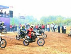 Ratusan Crosser Berlaga di Sirkuit Way Ragom Bupati Cup Grasstrack Motocross 2024
