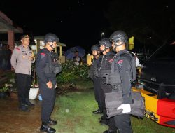 Brimob Polda Lampung Sterilisasi TKP Penemuan Diduga Granat di Banjar Masin