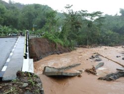 Tim SAR Gabungan Terus Lakukan Upaya Pencarian Korban Bencana di Sukabumi