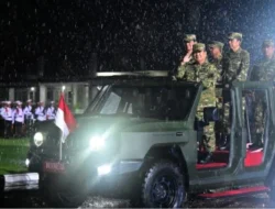 Presiden Prabowo Pimpin Parade Senja dan Penurunan Sang Merah Putih di Akmil Magelang