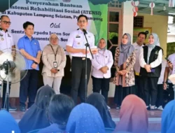 Bupati Egi Salurkan Bantuan ATENSI dari Kemensos RI kepada 102 PPKS di Kecamatan Natar