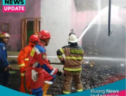 Rumah di Kedamaian Terbakar, Damkar Berhasil Padamkan Api dalam Waktu 1 Jam