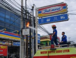 Korsleting Kabel Listrik Picu Percikan Api di Jl Ahmad Yani, Damkar Tendean Tuntaskan dalam 12 Menit