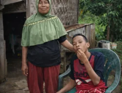 Nenek Ati dan Cucu Disabilitas Bertahan Hidup di Rumah Kumuh di Dusun 1 Kaliasin