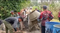 Viral Jalan Rusak Siring Babaran, Komentar Warganet Disorot: “Sudah Bosan Nagih Janji”